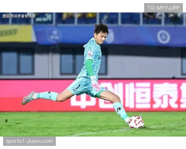 青岛西海岸李昊获评全场最佳 年轻门将高接低挡展现潜力